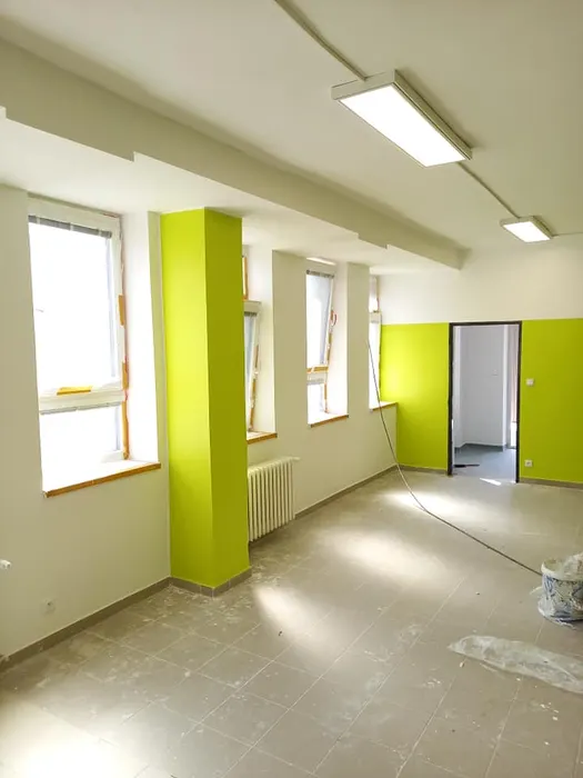 Vymalované kancelářské prostory