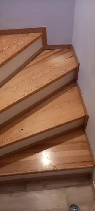 Schodiště po dokončení nátěru